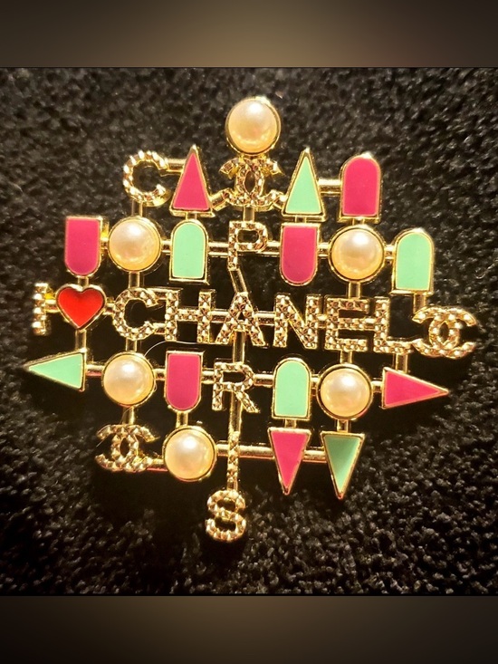 Chanel. Jewelry - Vintage ChaneI Multi-Color Faux Pearl and Stone Brooch Gold - Tone